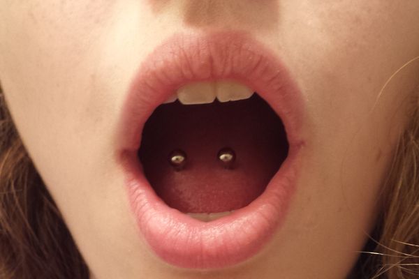 Efectos y complicaciones de los piercings sobre la cavidad oral