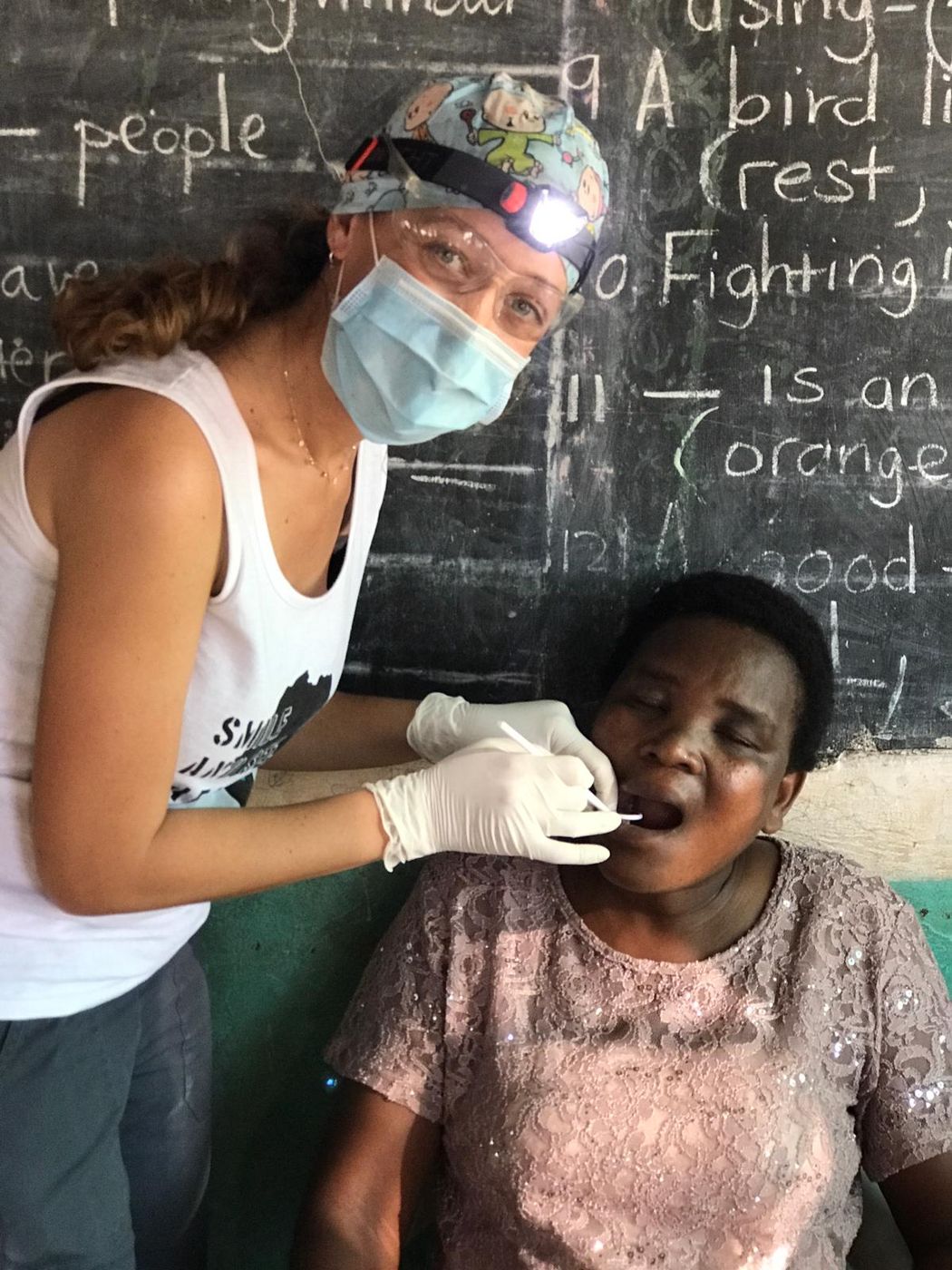 Dental Morante vuelve a Zimbabwe con Smile is a Foundation