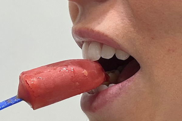 SENSIBILIDAD DENTAL: POR QUÉ TE DUELEN LOS DIENTES Y CÓMO EVITARLO
